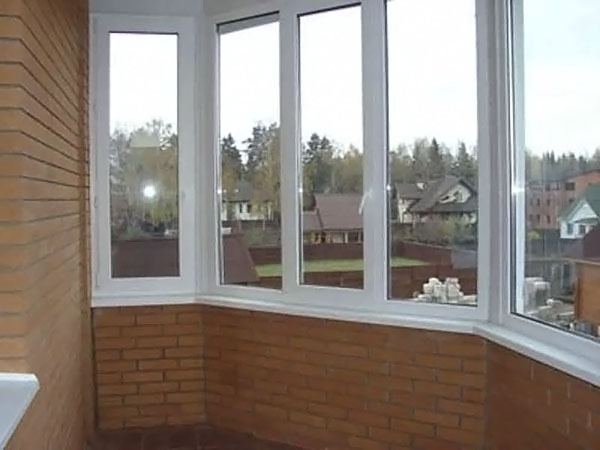 Остекления балкона в частном доме, коттедже и даче Реутов
