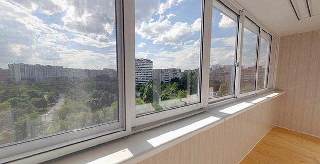Чем застеклить балкон: ПВХ или алюминием Реутов