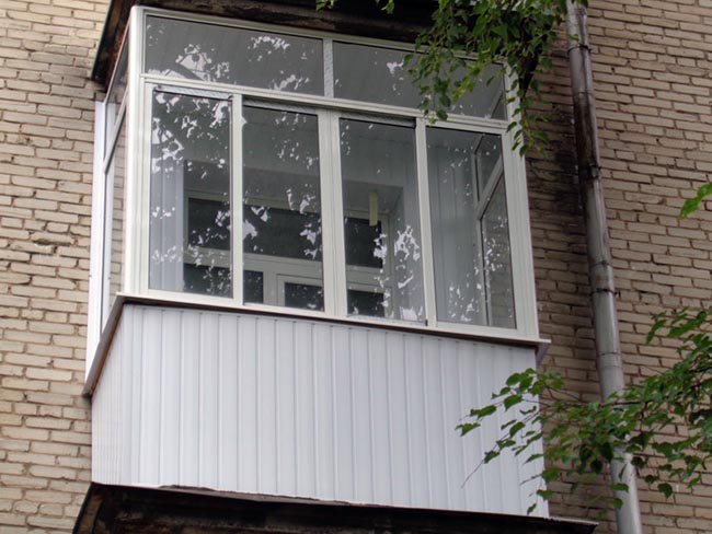 Сколько стоит застеклить балкон в хрущевке - низкие цены Реутов